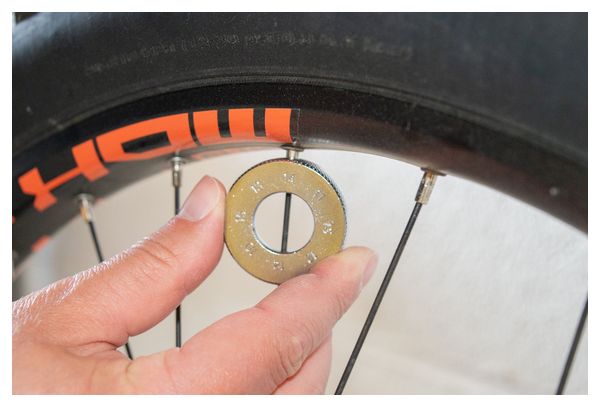 Kit entretien : 1x outil clé allen   1x serre rayon   1x outil de réparation chaîne vélo