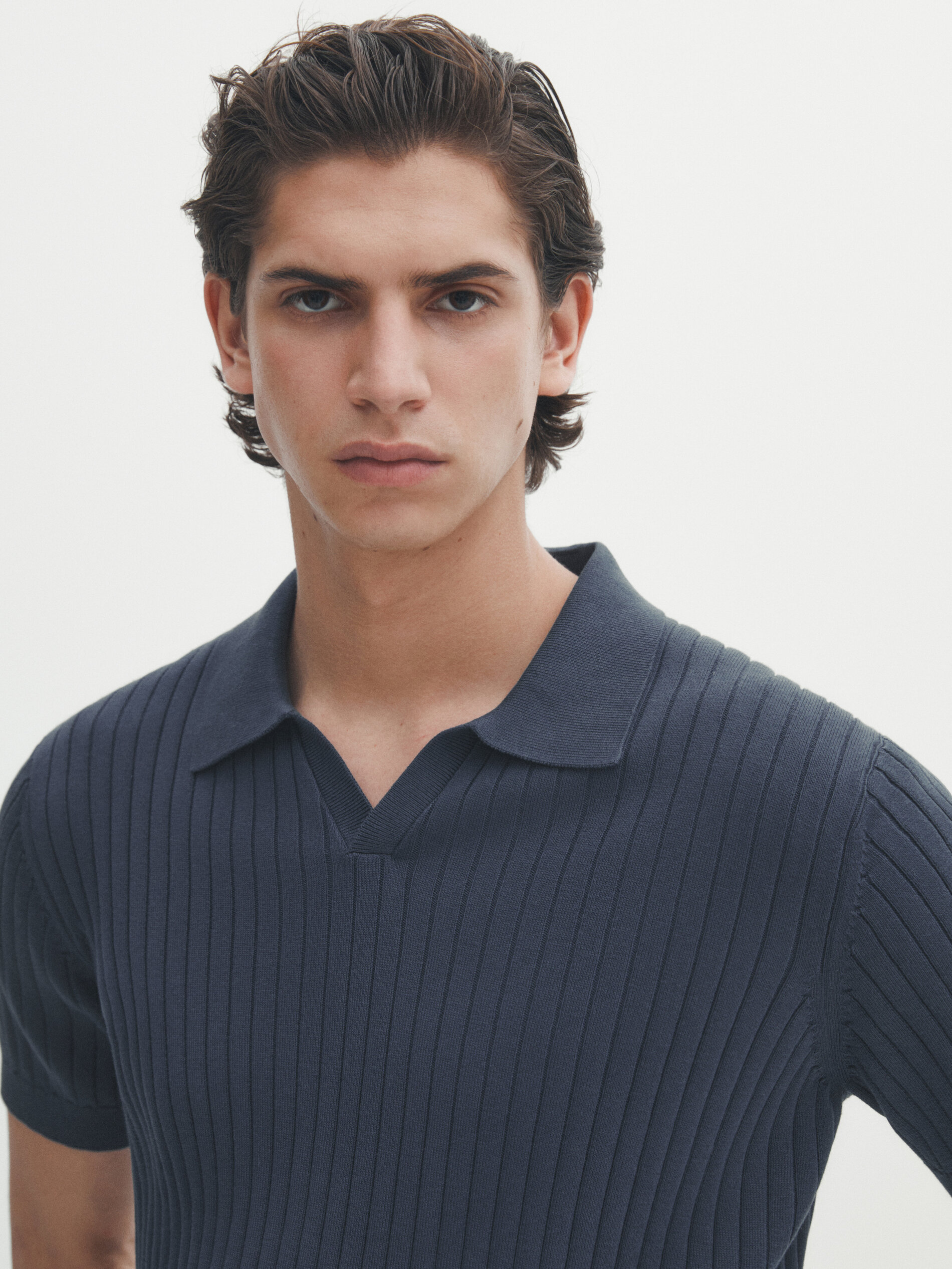 Camisa polo com canaletas curtas - Azul escuro