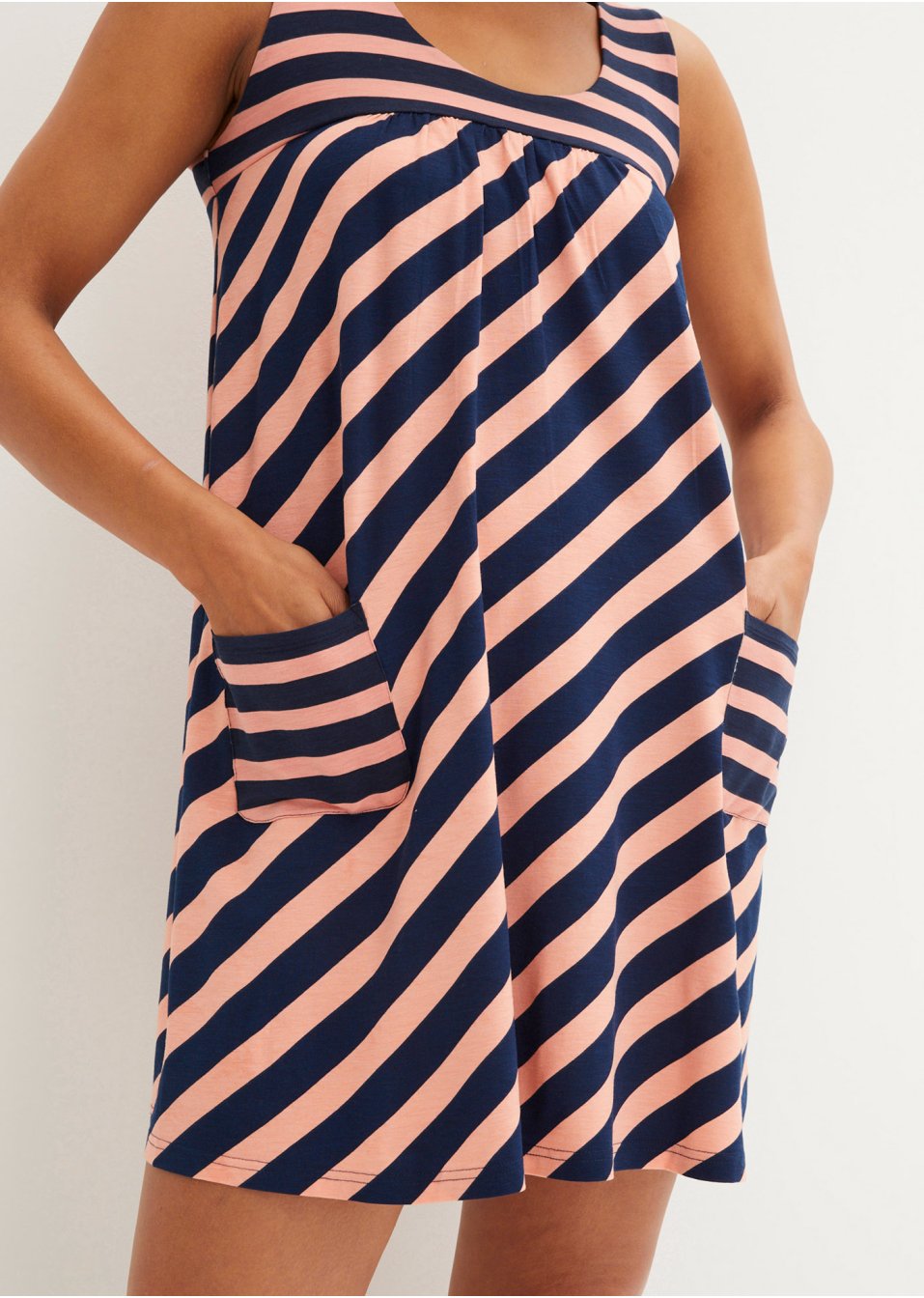 Robe courte en jersey  avec poches en viscose