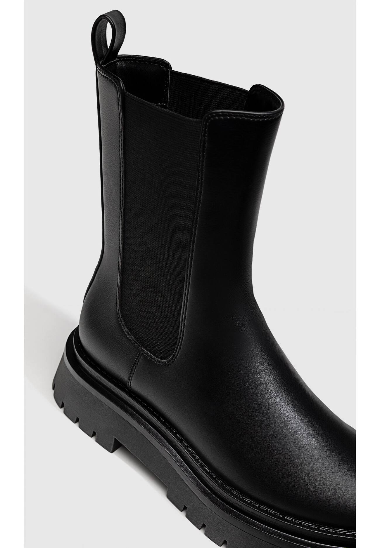Botas Chelsea de cano curto sem salto