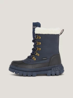 Botas impermeáveis com travas e cadarço