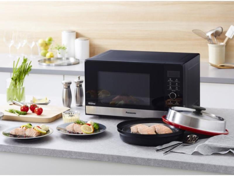 Panasonic Mikrowelle NN-GD38 HSWPG Schwarz/Silber Mikrowelle mit Grill und Dampfgarer