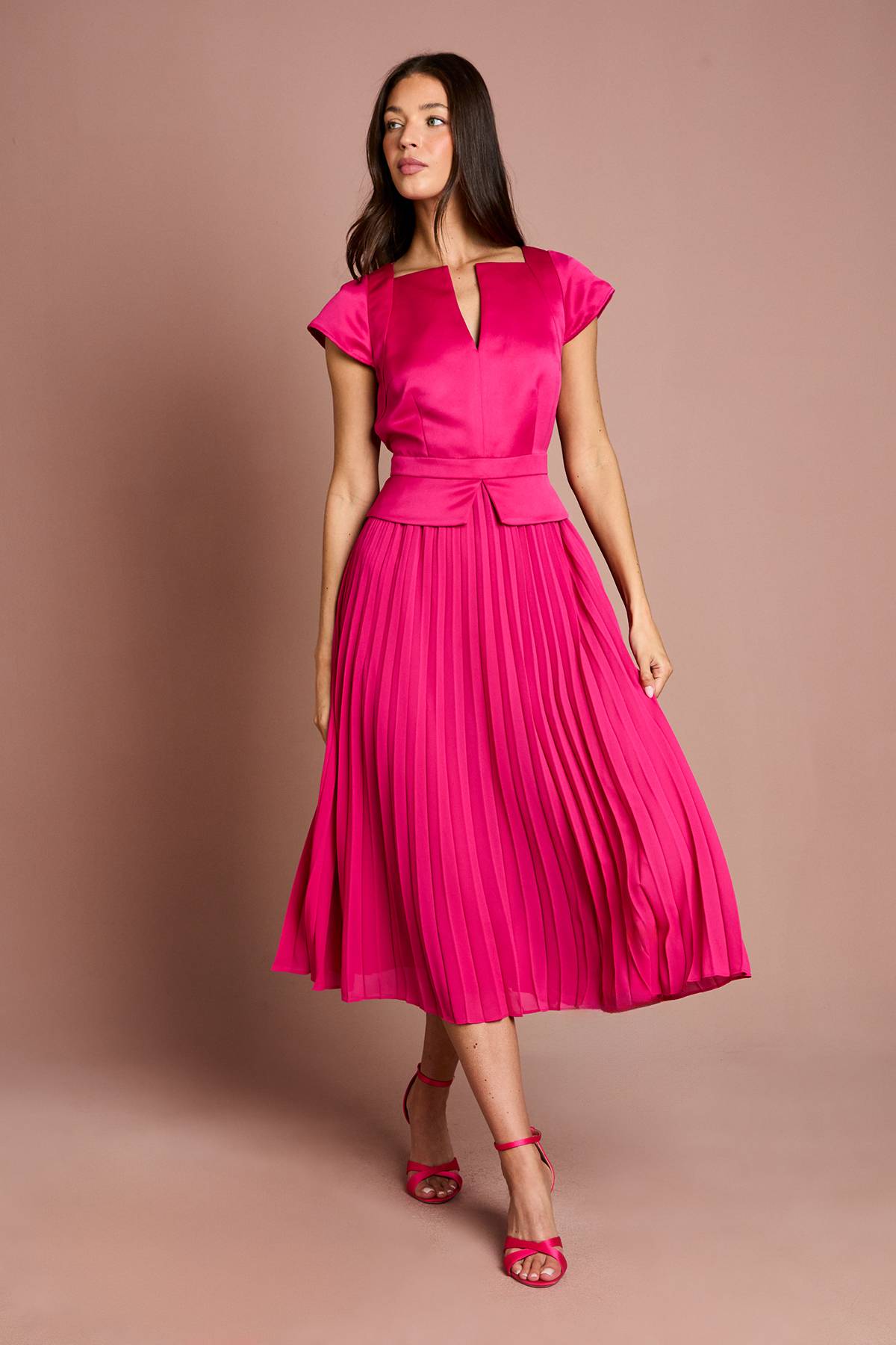 Coast Robe Midi Plissée À Manches Courtes Pour Invitée De Mariage