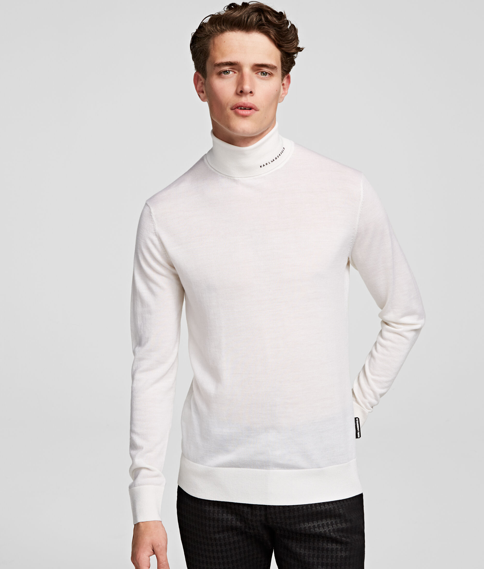 PULL EN LAINE MÉRINOS À COL ROULÉ