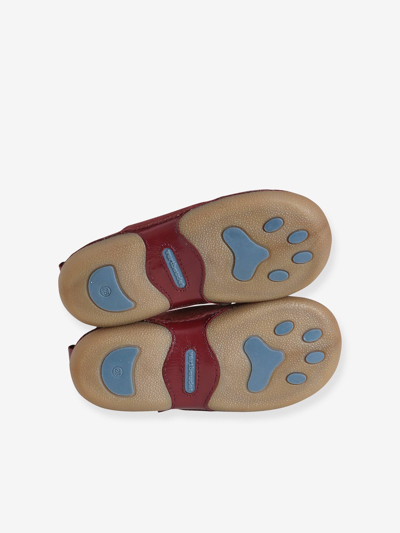 Pantufas de casa infantis em tecido elástico, lisas, vermelho escuro com estampas.