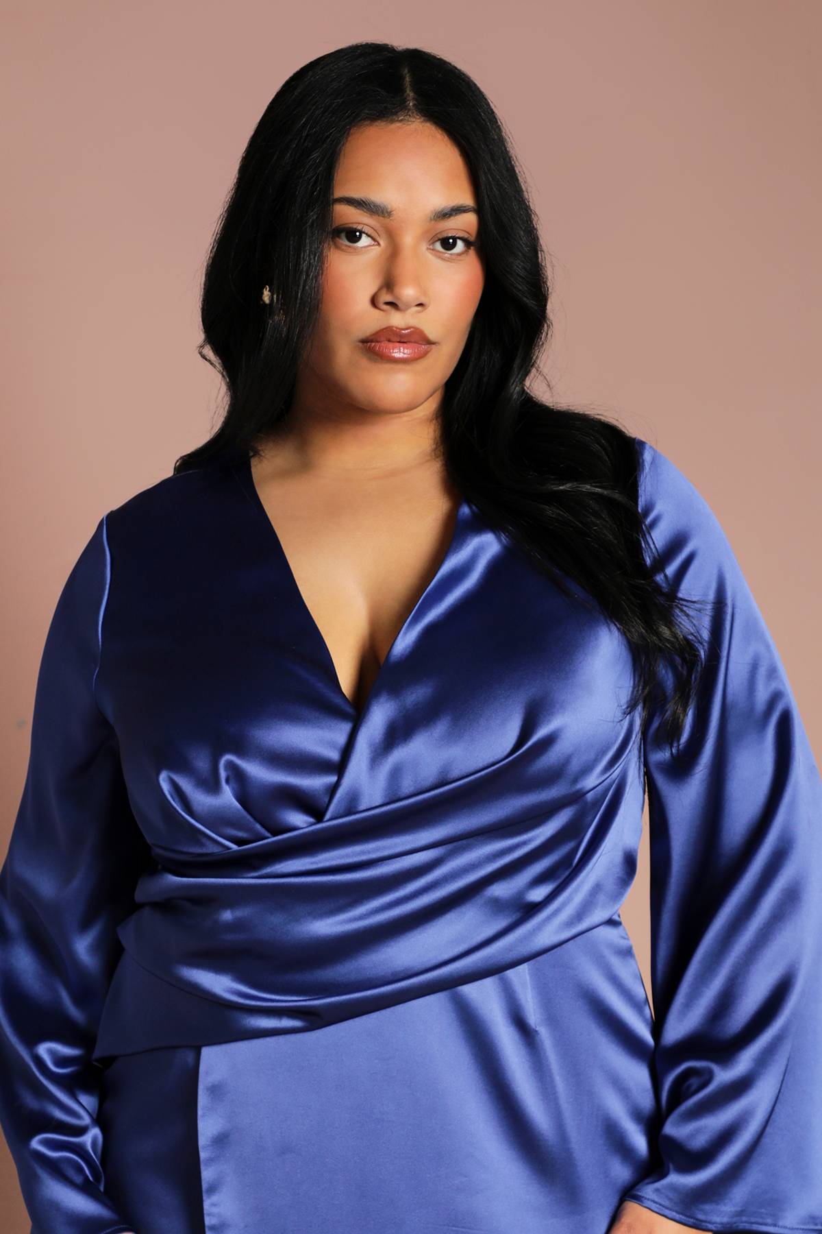 Coast Robe Grande Taille en Satin à Devant Croisé et Manches Évasées