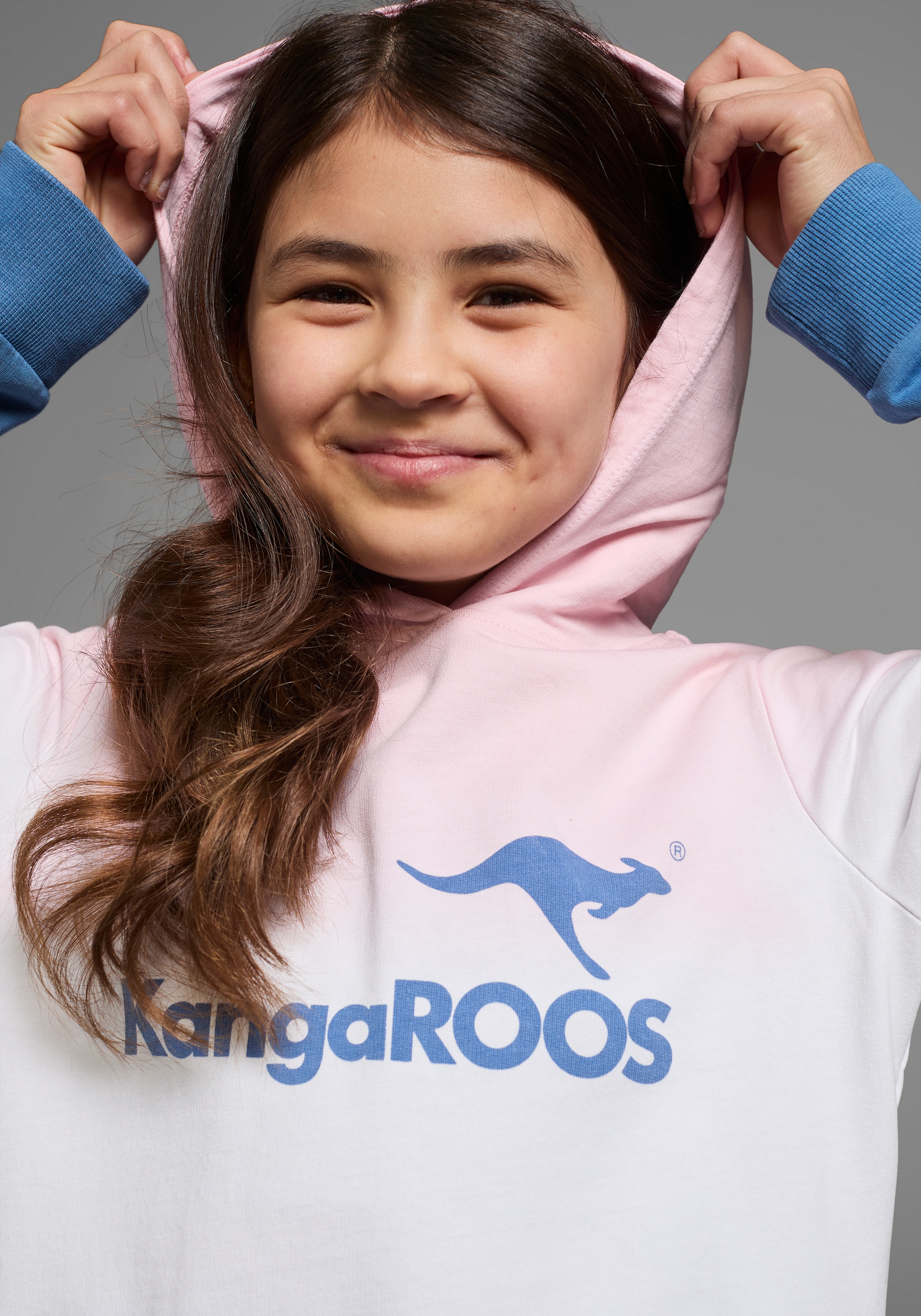 KangaROOS Kapuzensweatshirt », Longsweatshirt mit Farbverlauf«, Langarm mit Bündchen,  taillierter Schnitt,  mit Logodruck