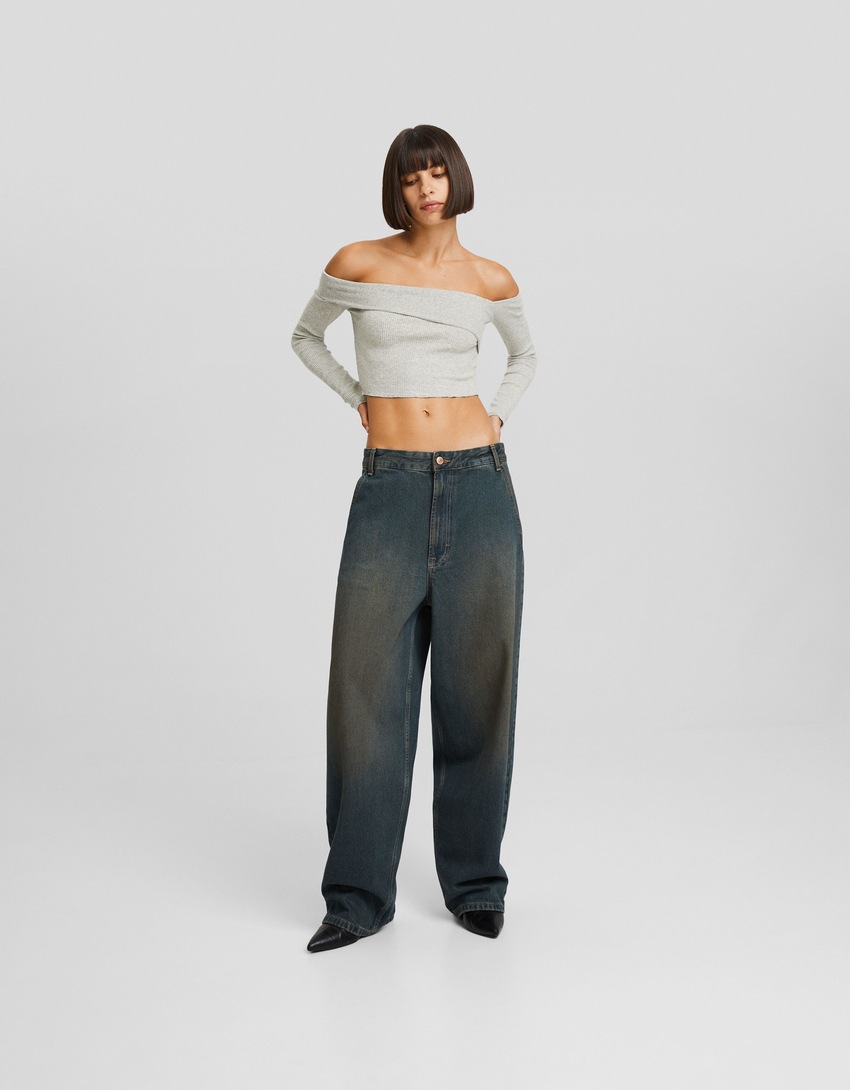 calça jeans estilo skater com efeito desbotado