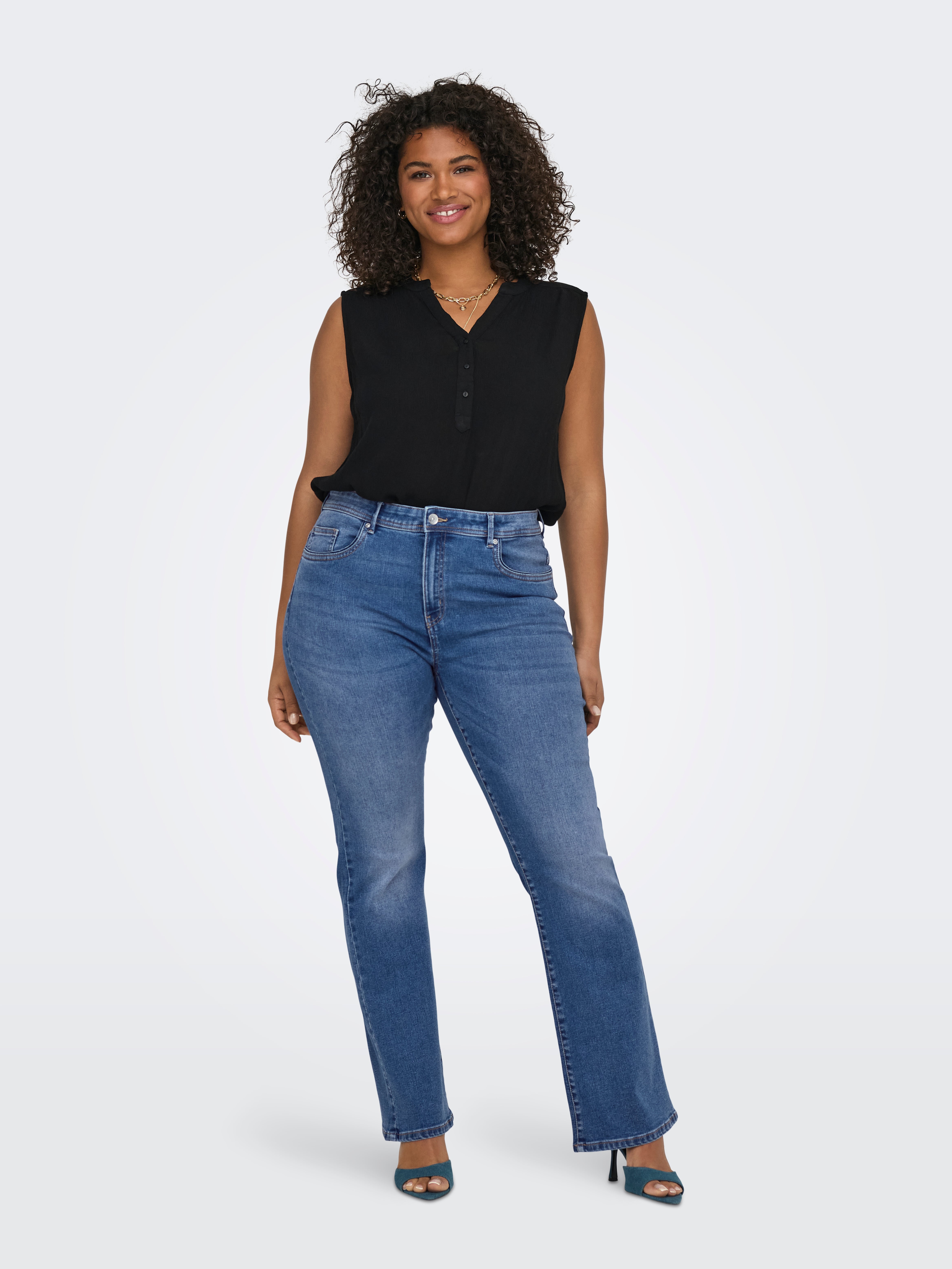 CARSALLY Mittlere Taille Ausgestellt Jeans Medium Blue Denim