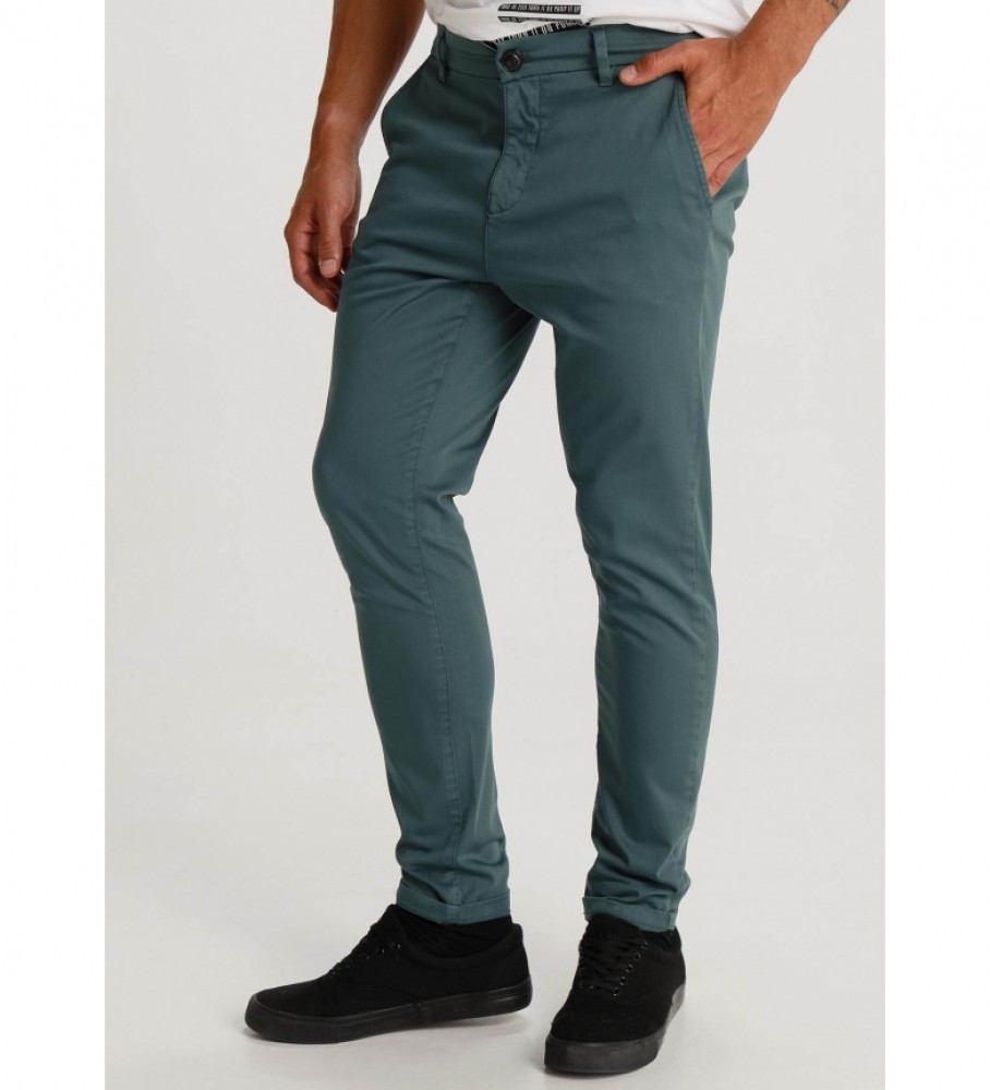 Calça chino de cetim Six Valves Slim Fit na cor verde.