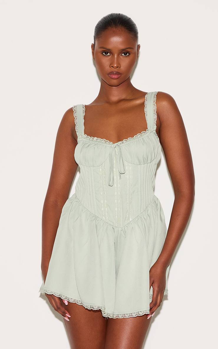 Vert Sauge Combi-short À Bretelles En Tissu Tissé Avec Détails En Dentelle