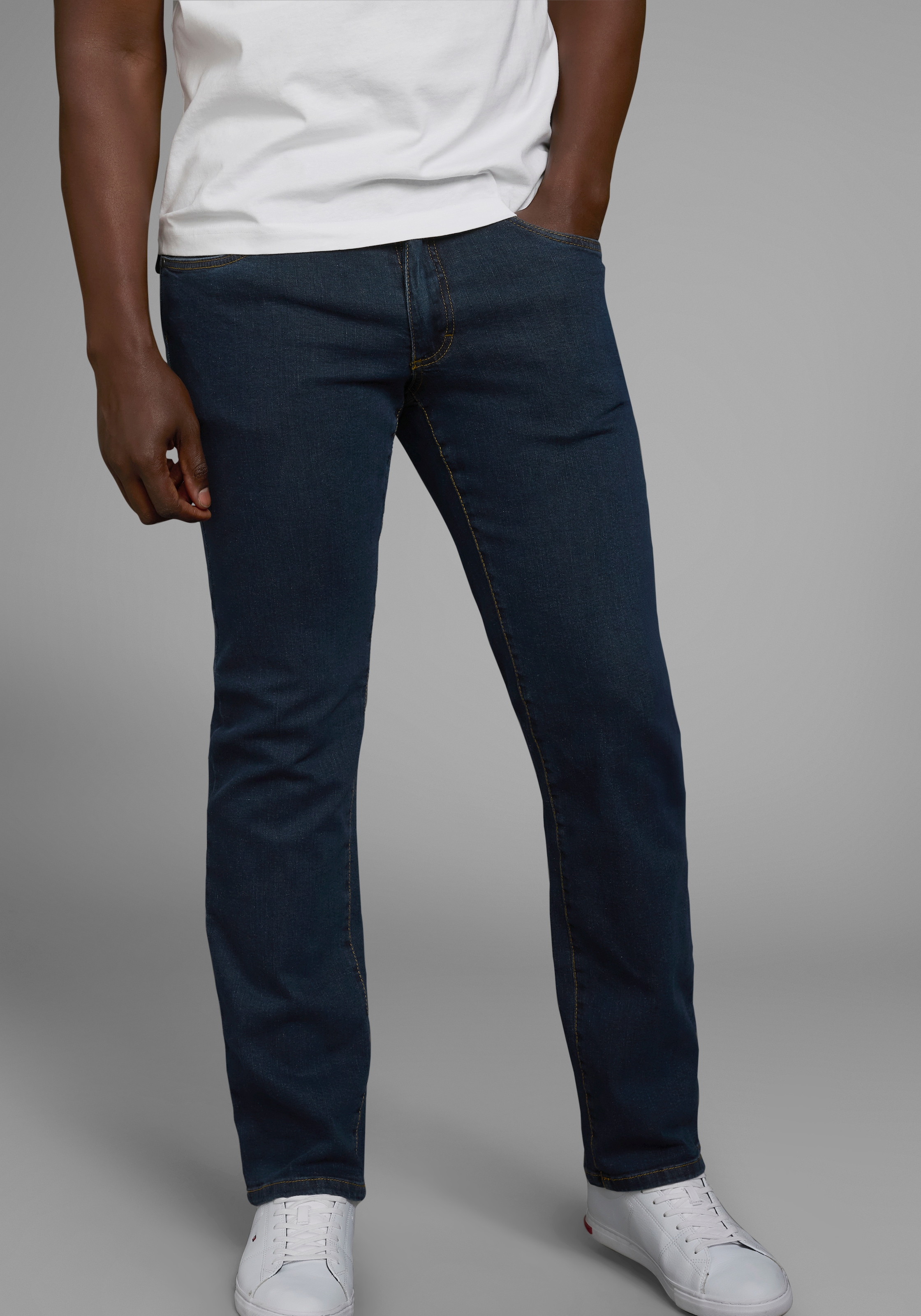 Arizona Stretch-Jeans »John« Packung, 2 Stk. tlg. gerade Beinform,  niedrige Leibhöhe,  mit Five-Pocket-Konfiguration