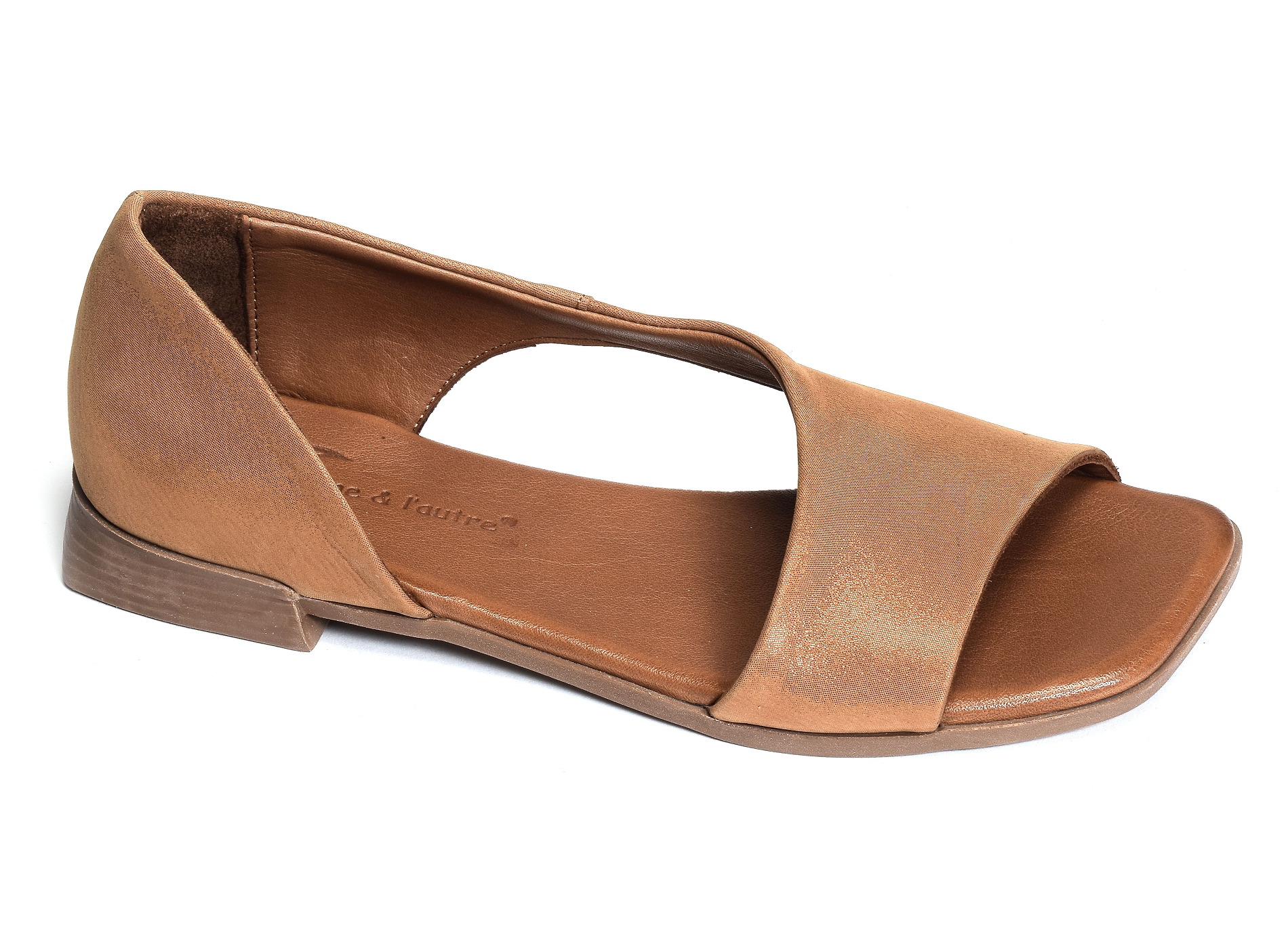 Paolina camel