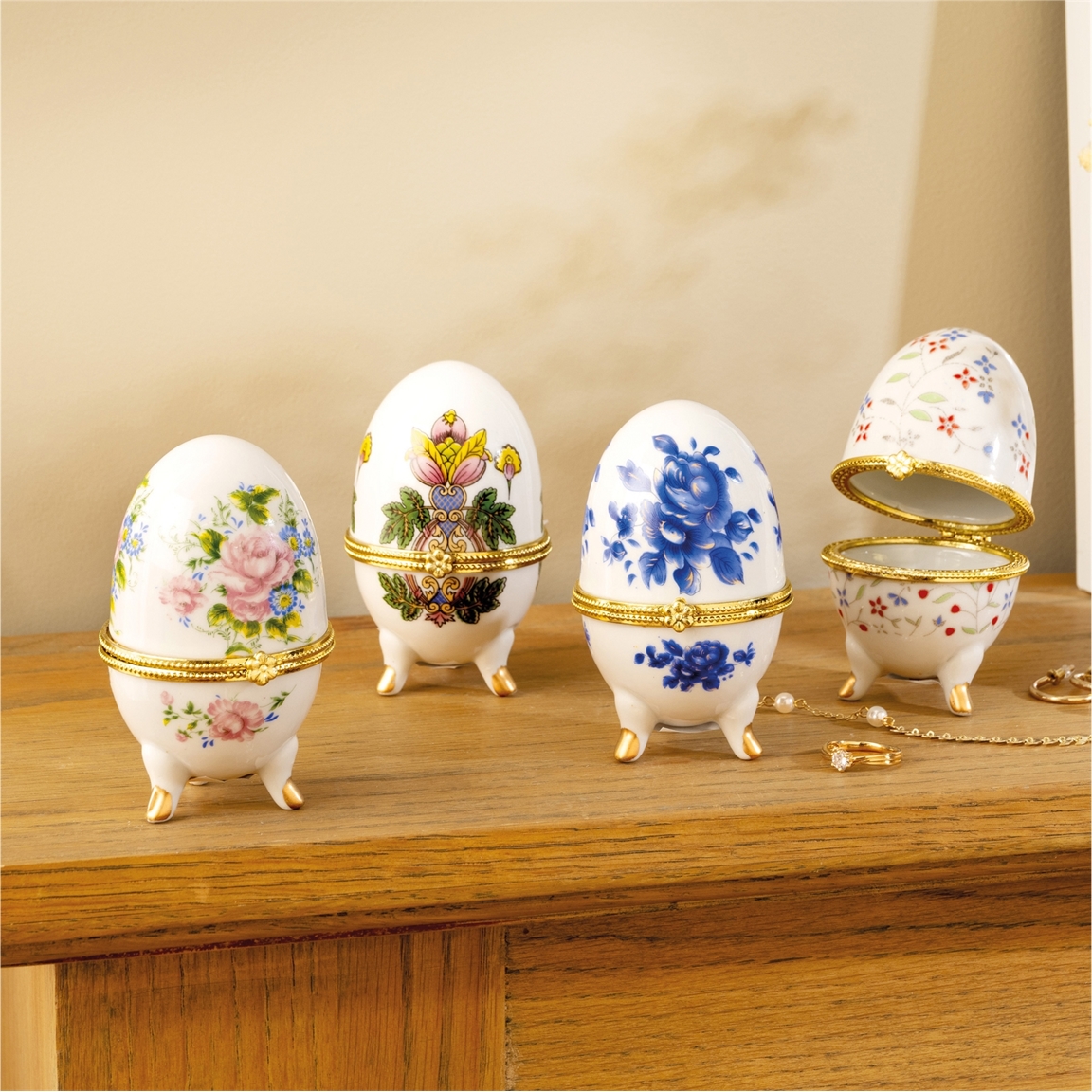 Lot de 4 oeufs porcelaine