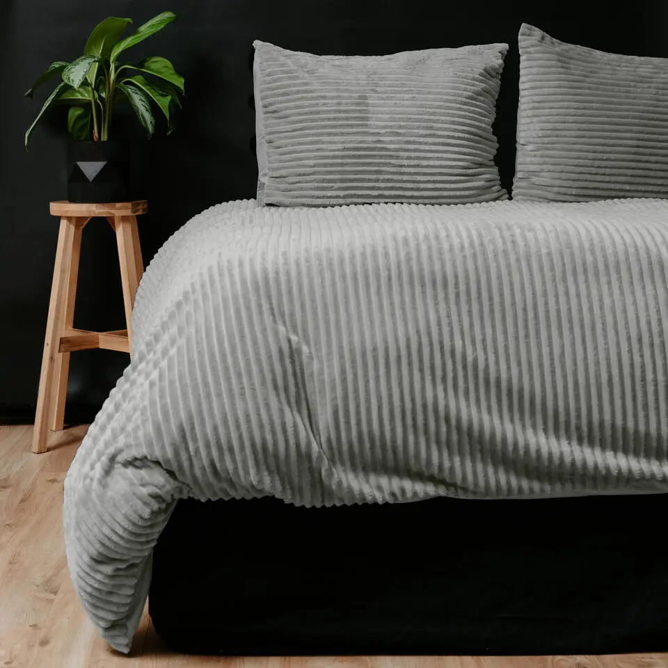 Dekbedovertrek Teddy Rib 240x220 – Fluweelzacht & Knus Design - Grijs