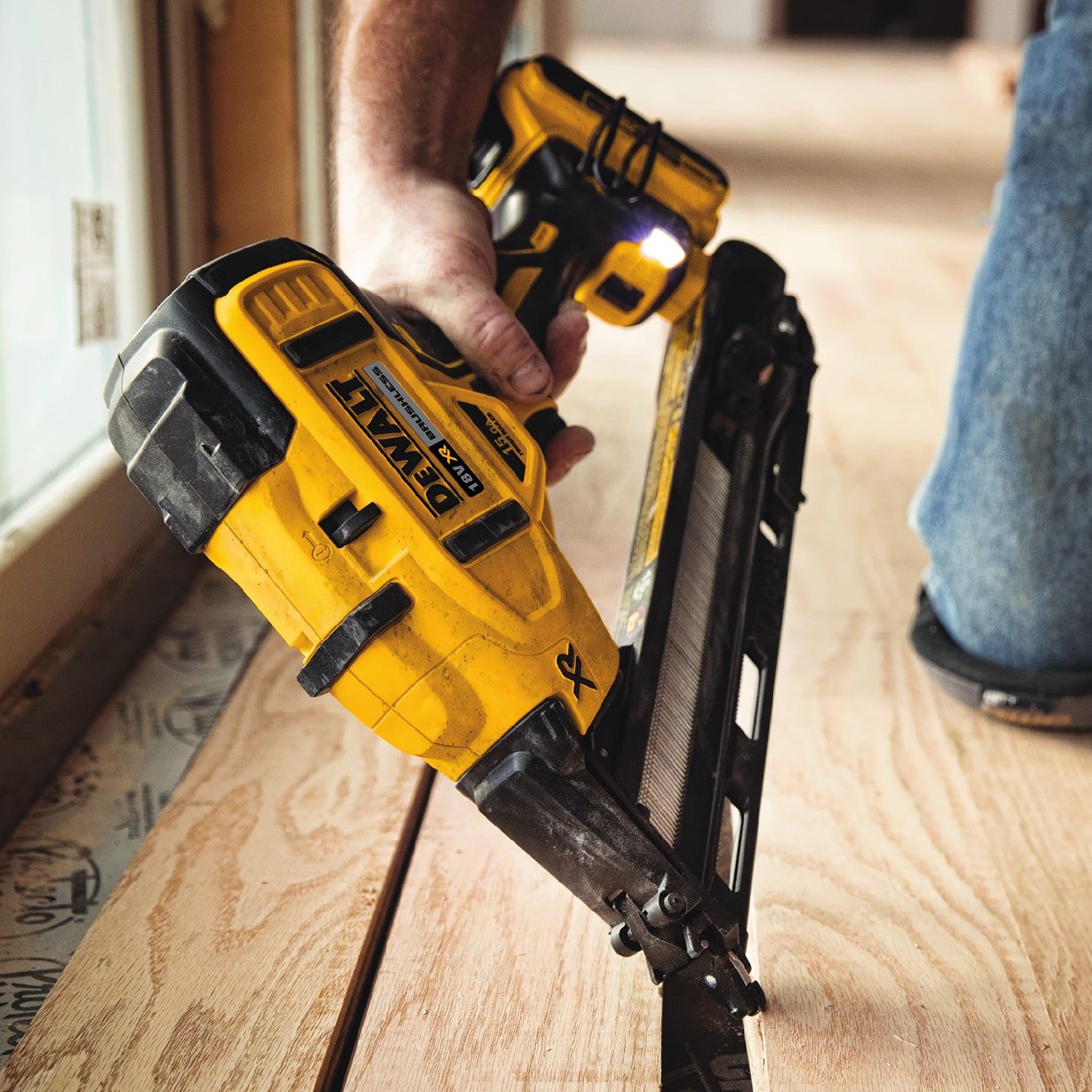 DeWALT DCN650N Accu afwerktacker 15Ga 18V XR Basic Body