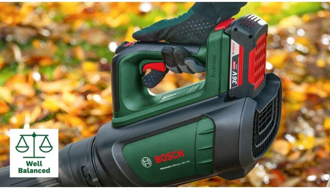 Bosch Akku-Laubbläser AdvancedLeafBlower 36V-750 (ohne Akku, 36 Volt System, zum Entfernen hartnäckiger Blätter auf großen Flächen, Gewicht: 2,8 kg) - Testnote: sehr gut (Magazin: selbst ist der Mann)