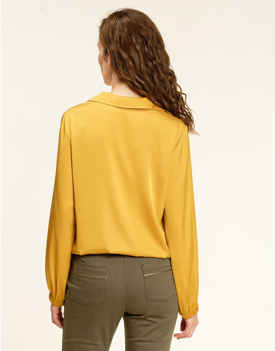 Chemisier chic satin ocre