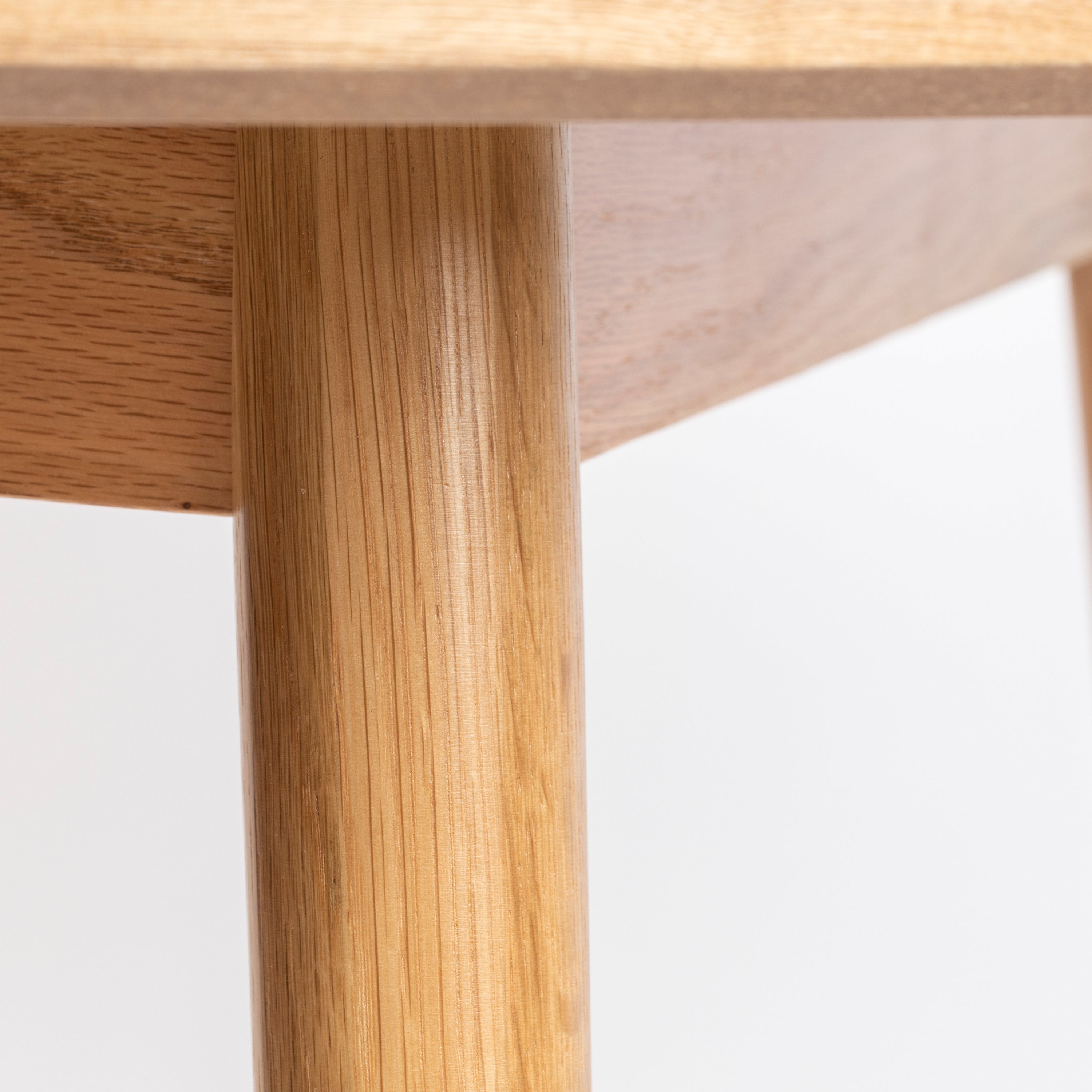 by fonQ basic Finn Eettafel - Ã 100 cm - Bruin