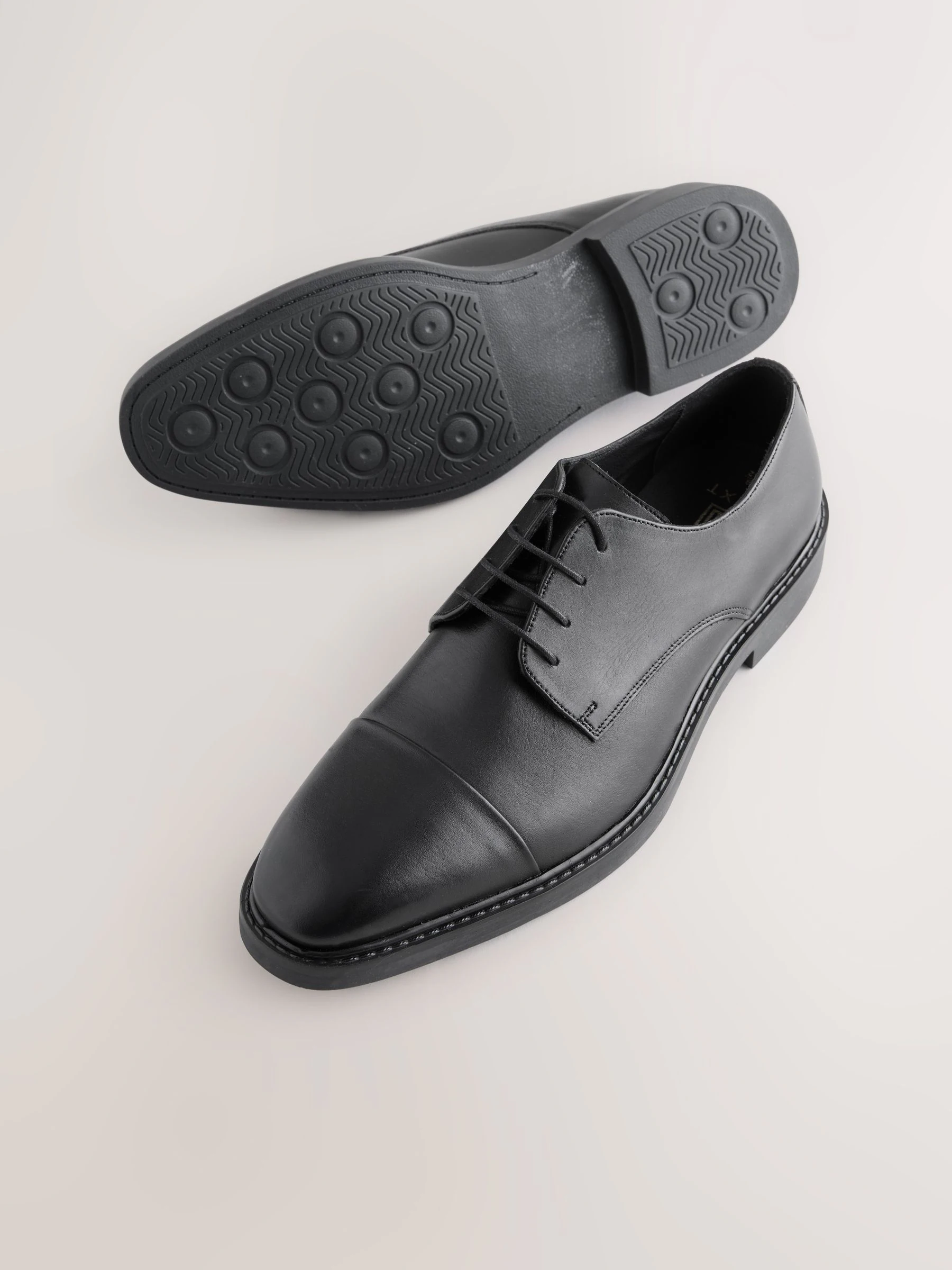 Zwart - Leren schoenen met contrasterende neus