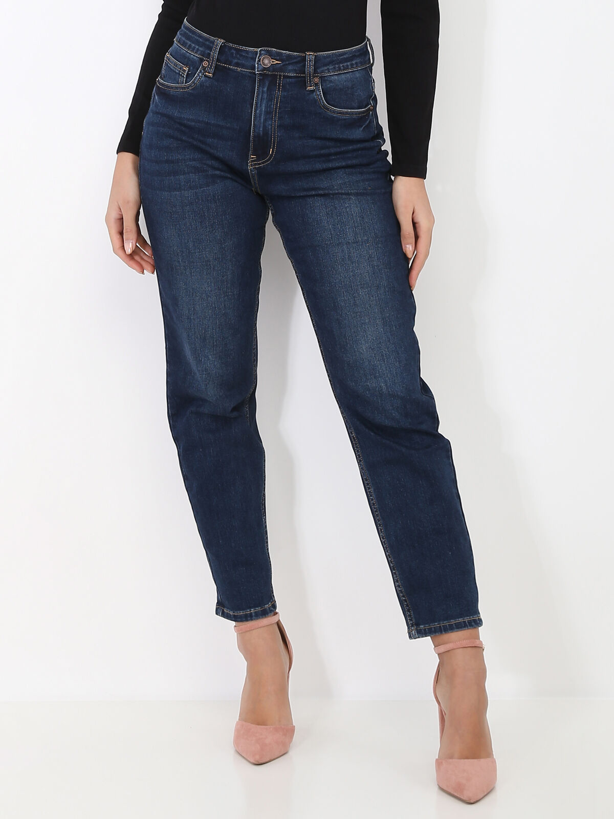 Jeans mom légèrement délavé- Bleu foncé