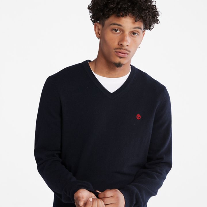 Suéter masculino Cohas Brook com decote em V na cor azul marinho.