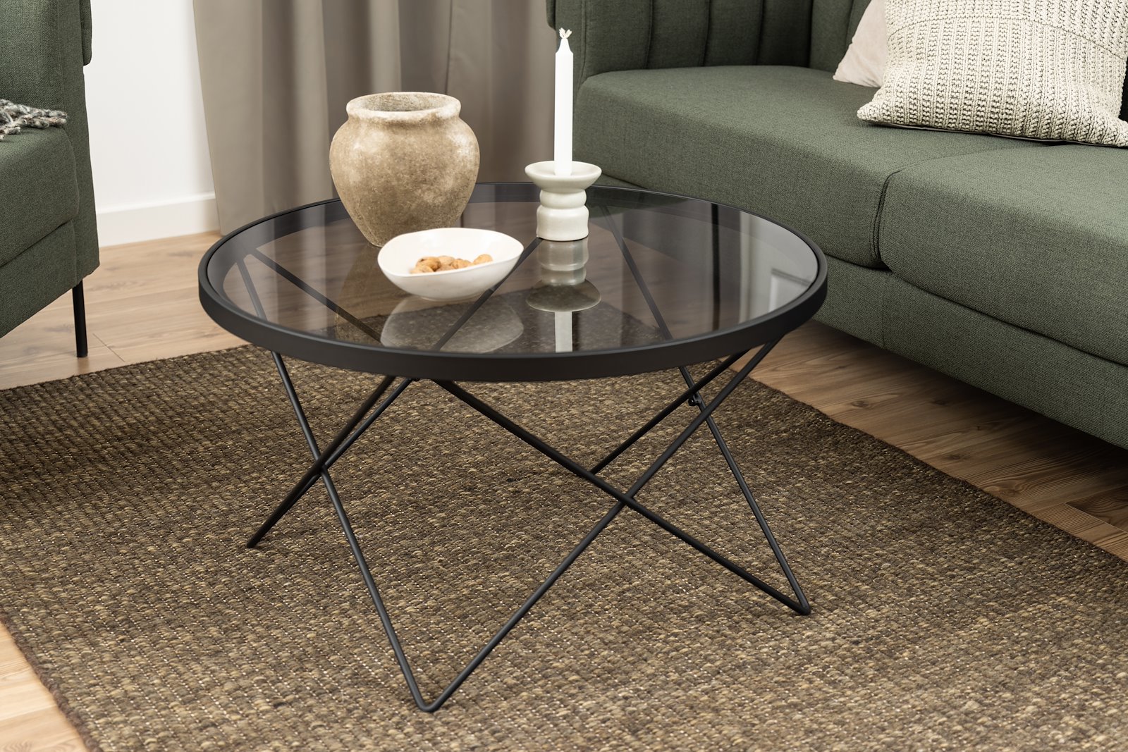 Cuxton rundt sofabord Røkt glass, med sort trådunderstell. Ø80 cm