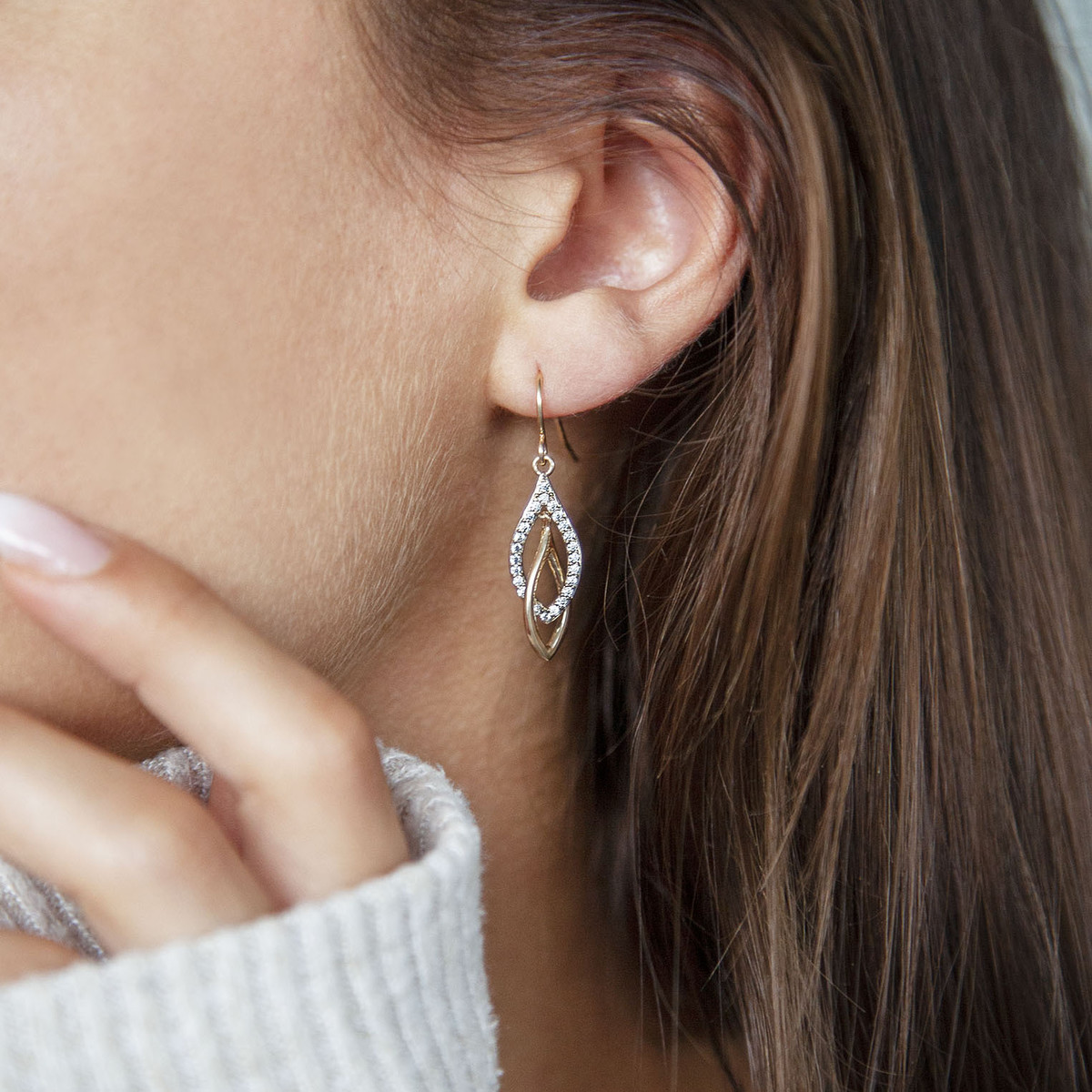 Boucles d'oreilles plaqué or pendants entrelacées zirconias