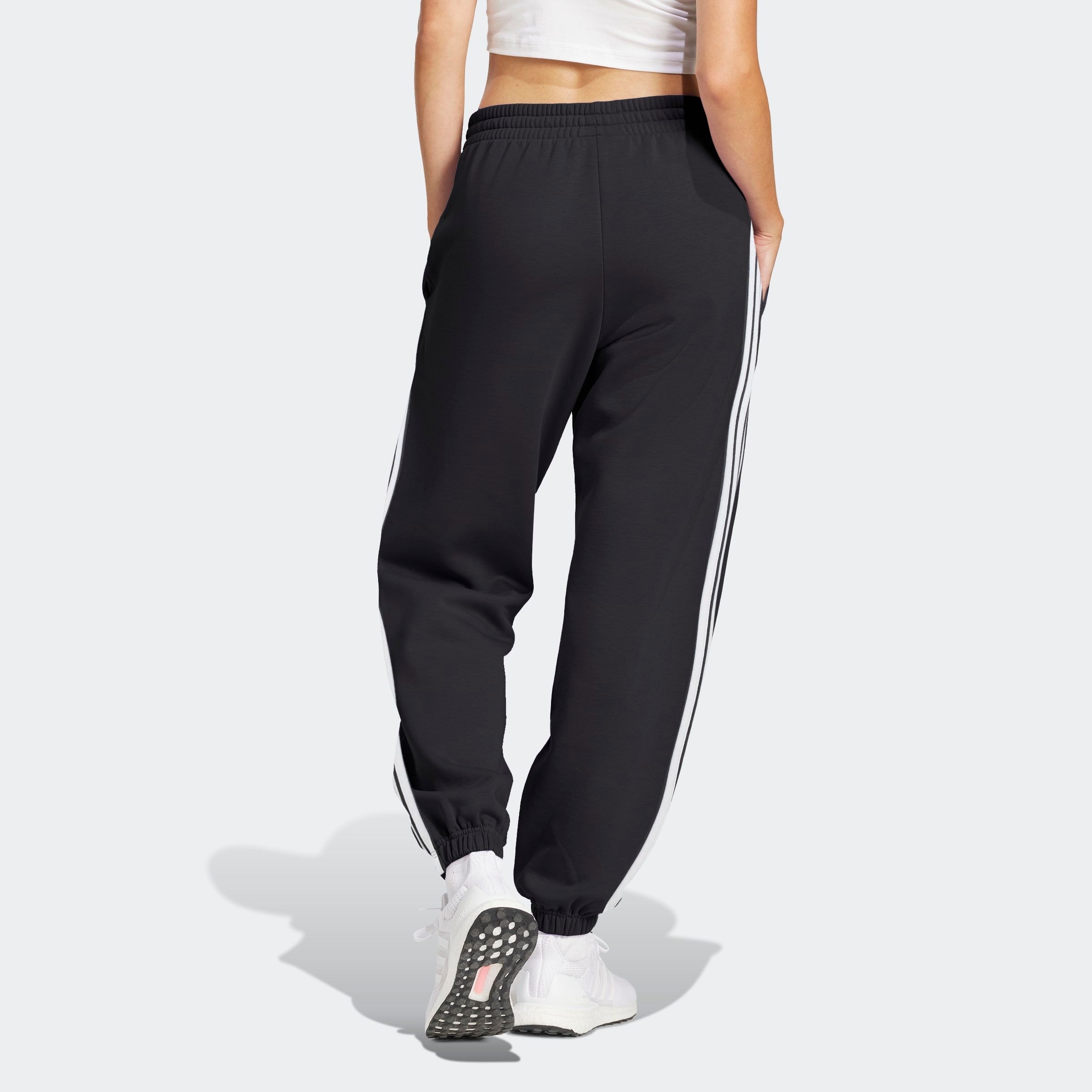 adidas Sportswear Sporthose »ESSENTIALS 3-STREIFEN FRENCH TERRY CUFFED«  Reguläre Passform, mittelhoher Bund, weiches French Terry Material