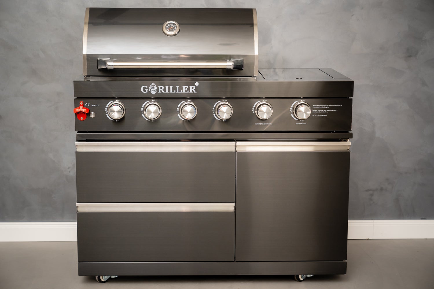GORILLER GrillMaster 130x58x90 4-pits + zijbrander + achterbrander (incl. draaispit en binnenverlichting)