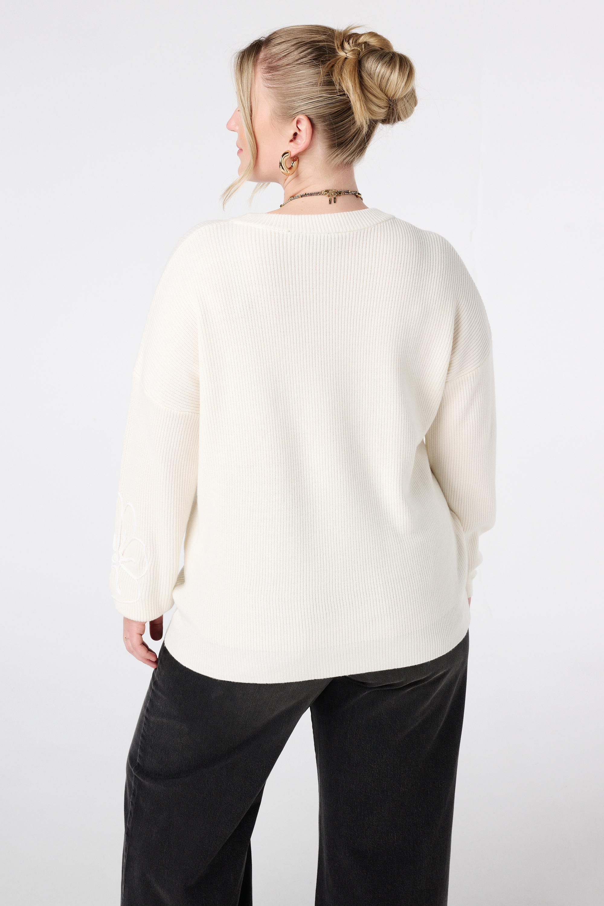 Trui met geborduurde bloemen Cream