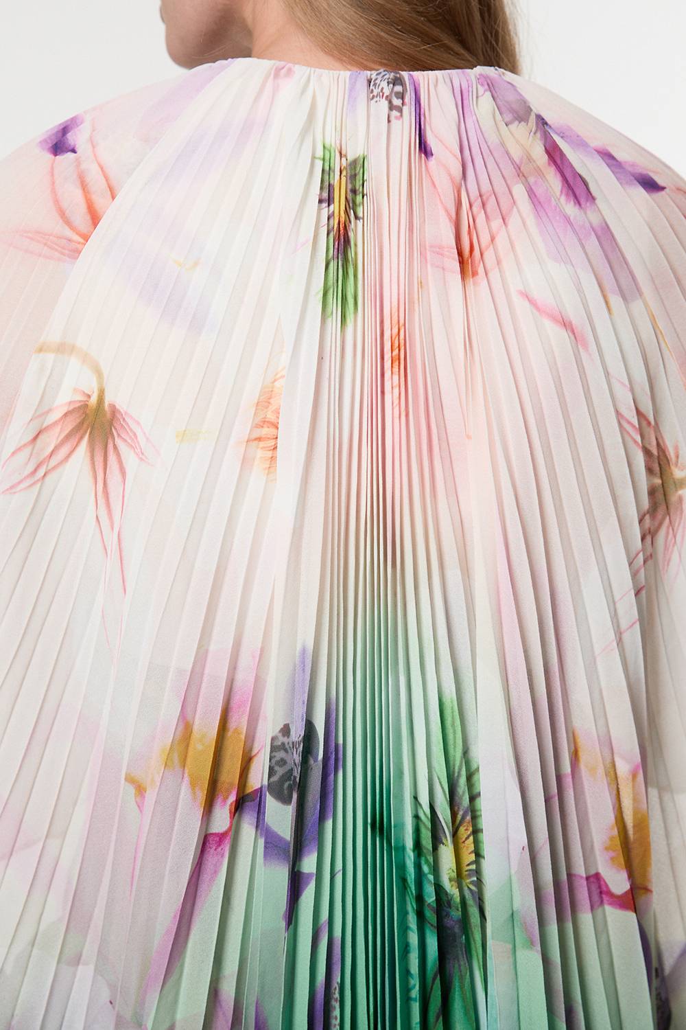 KarenMillen Haut en tissage à manches cape plissées et motif floral avec décolleté plongeant