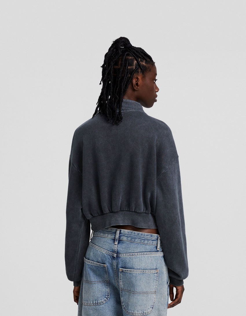Moletom cropped com efeito lavado