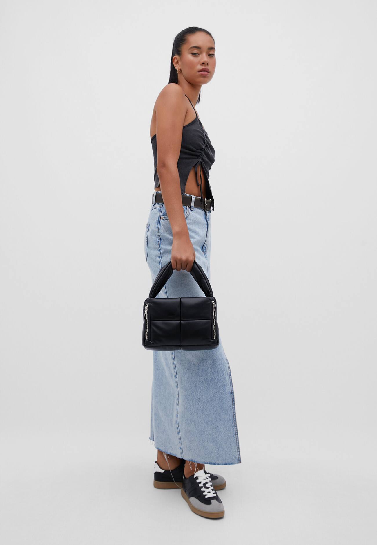 Bolsa transversal acolchoada estilo saco