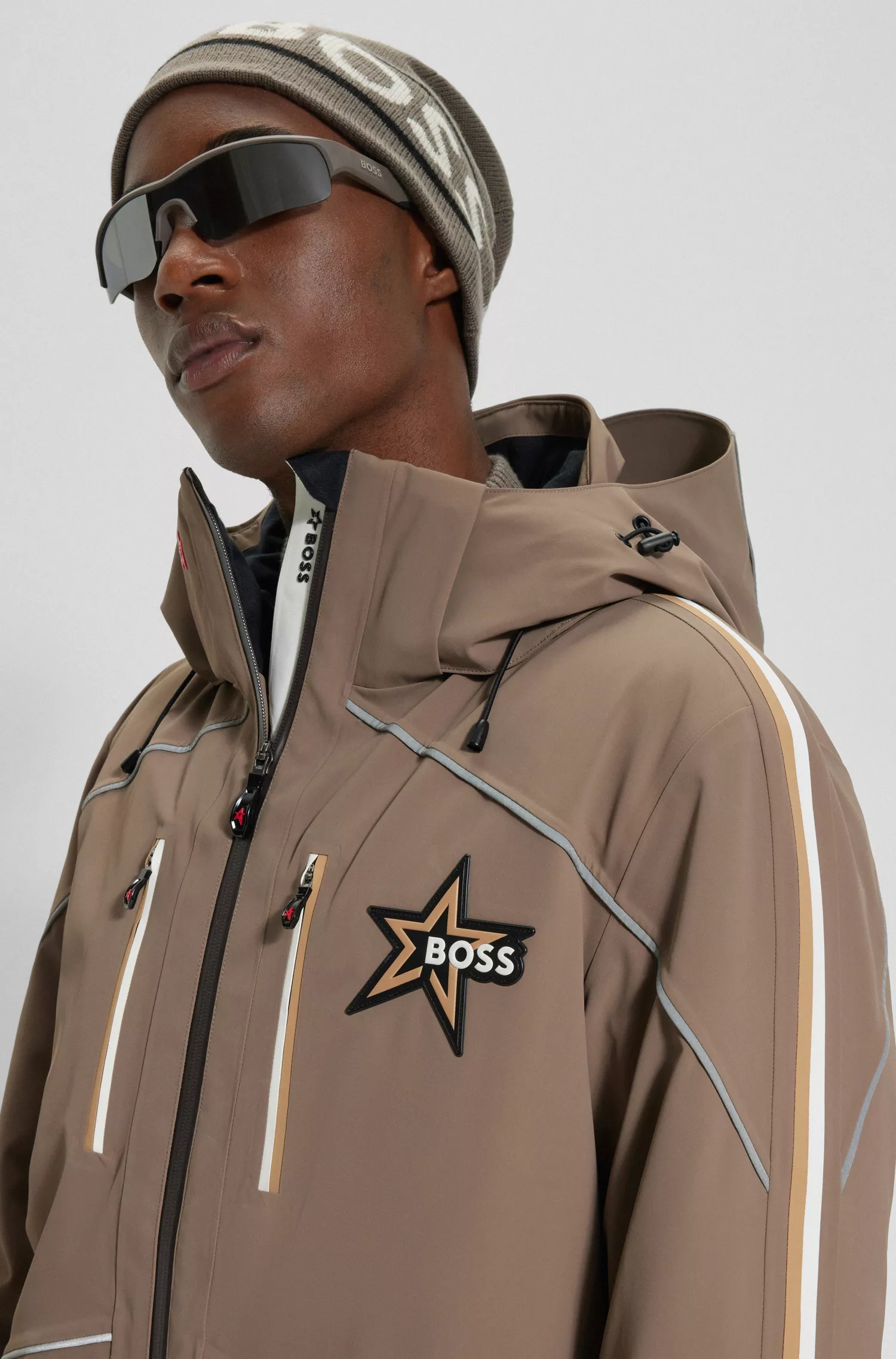 Jaqueta de esqui com capuz BOSS Black-BOSS x Perfect Moment com detalhes exclusivos da marca.