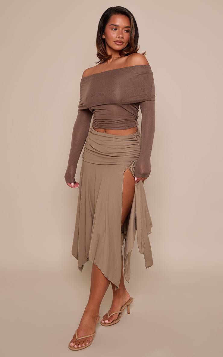 Light Brown Top Bardot À Manches Longues En Tissu Transparent Doux Avec Détail Plié
