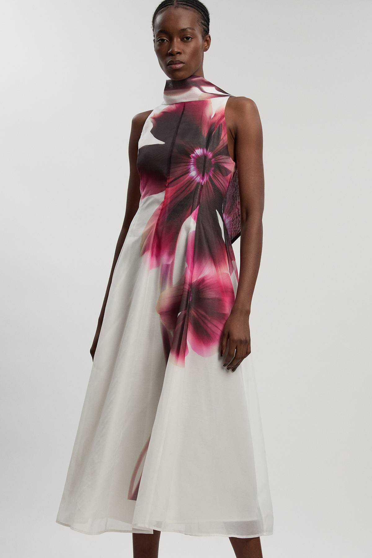 KarenMillen Robe Longue Tissée À Imprimé Floral Photographique Avec Détail Foulard En Organza