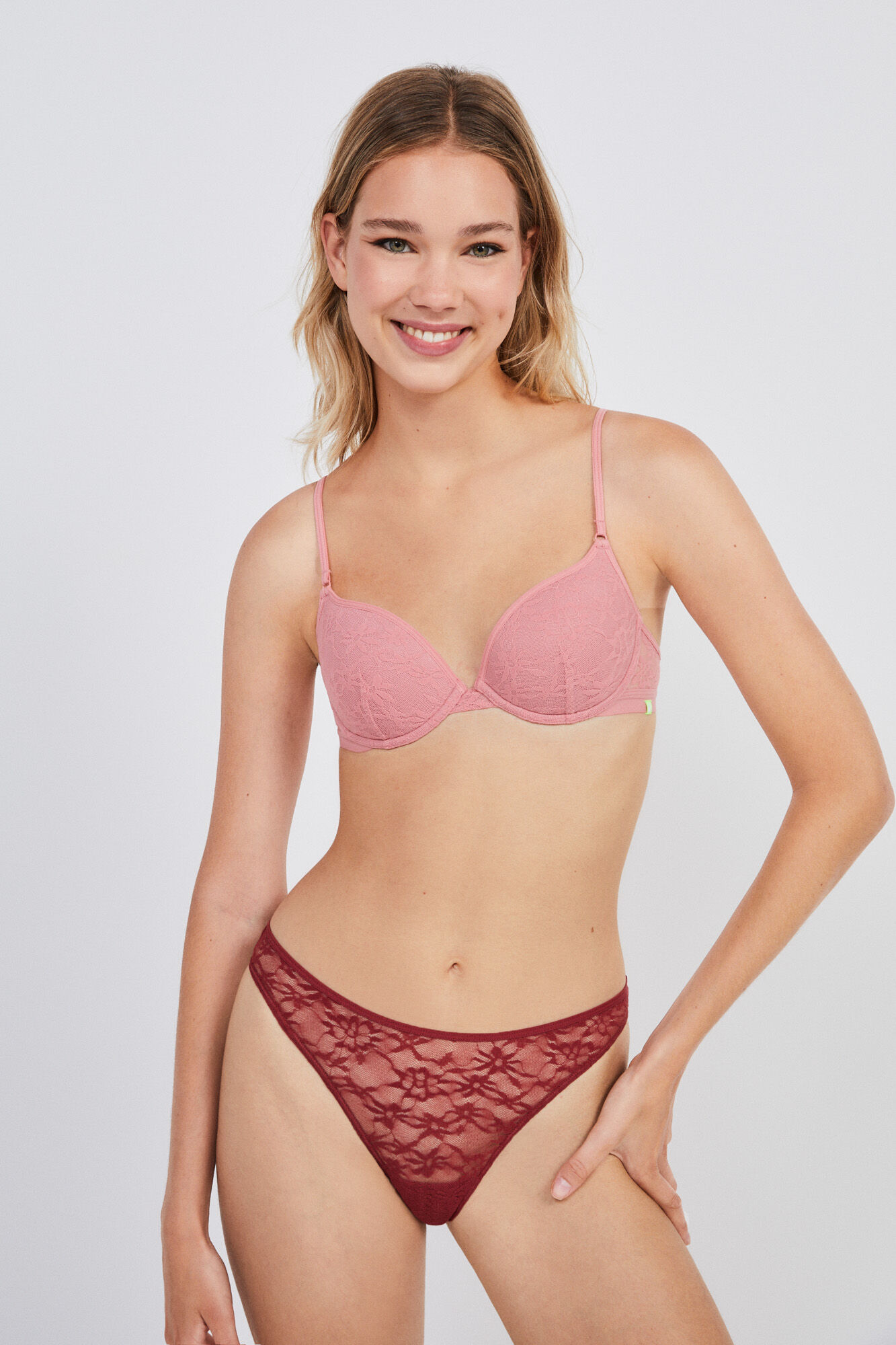 sutiã acolchoado de renda rosa