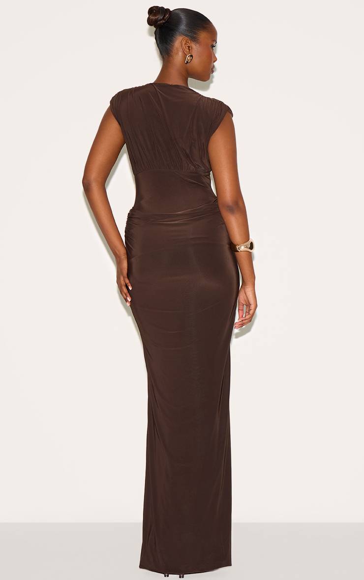 Chocolate Brown Robe Longue Drapée À Double Couche Avec Décolleté Plongeant Et Épaules Froncées
