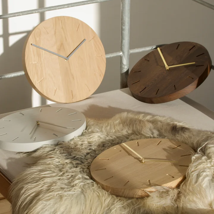 applicata - Watch:Out Wanduhr, Eiche natur / Messing