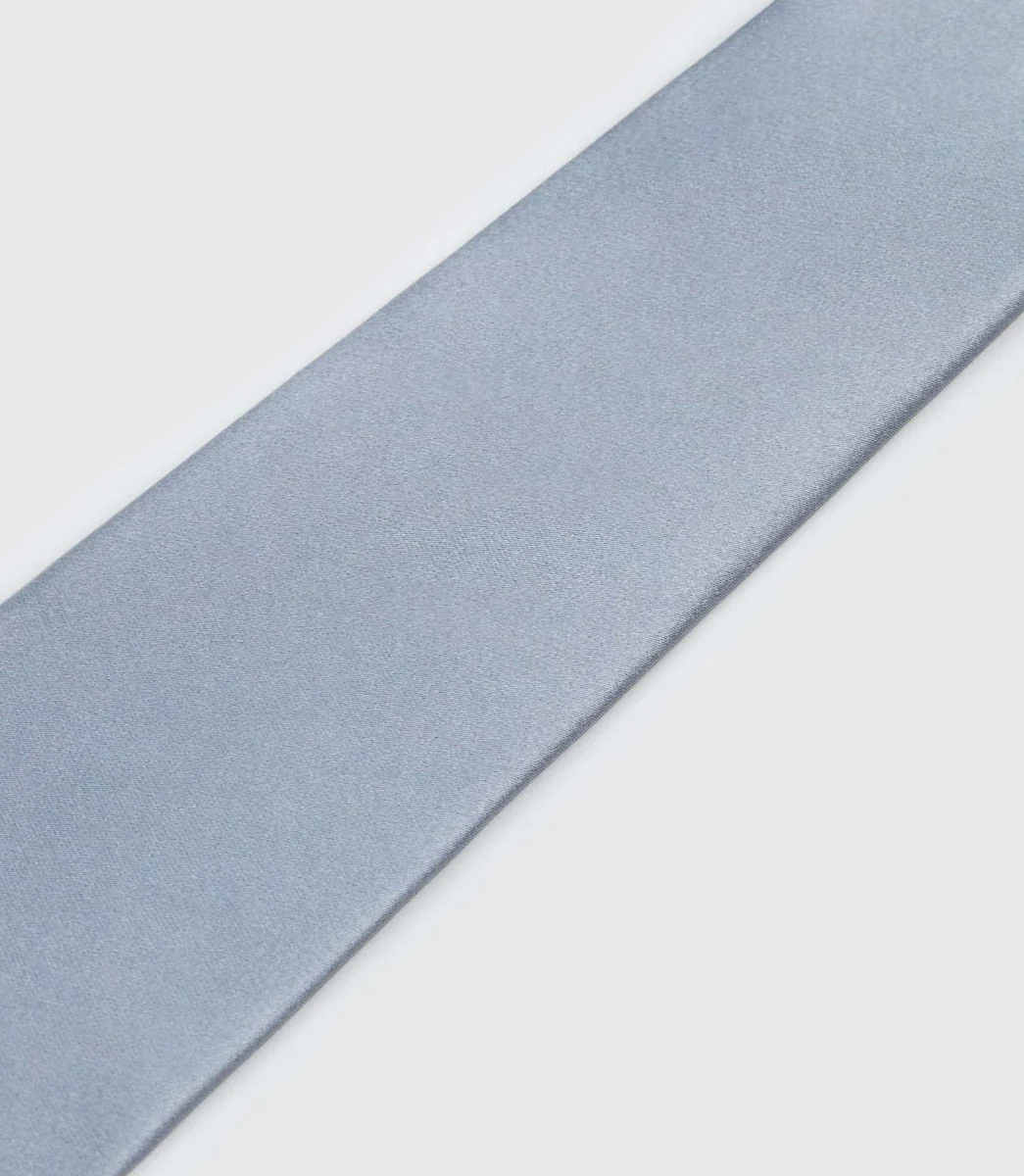 Cravate en satin de soie gris 
