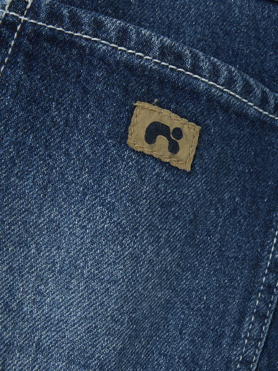 DÊ UM NOME A ELE<br>Calça jeans reta
