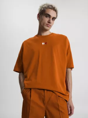 Camiseta com logo essencial