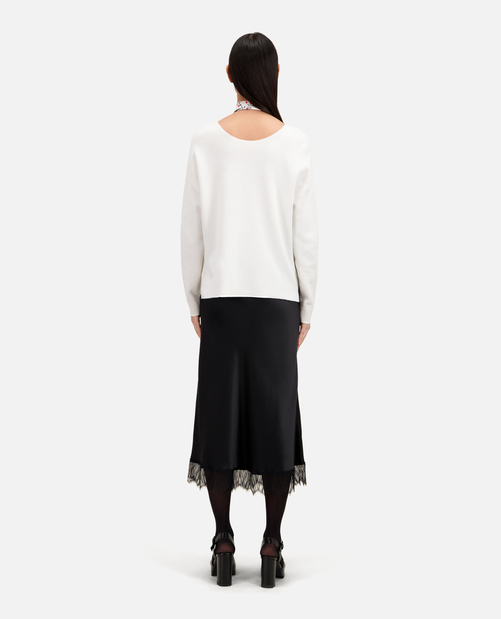 Ecru sweater with buttoning on the back