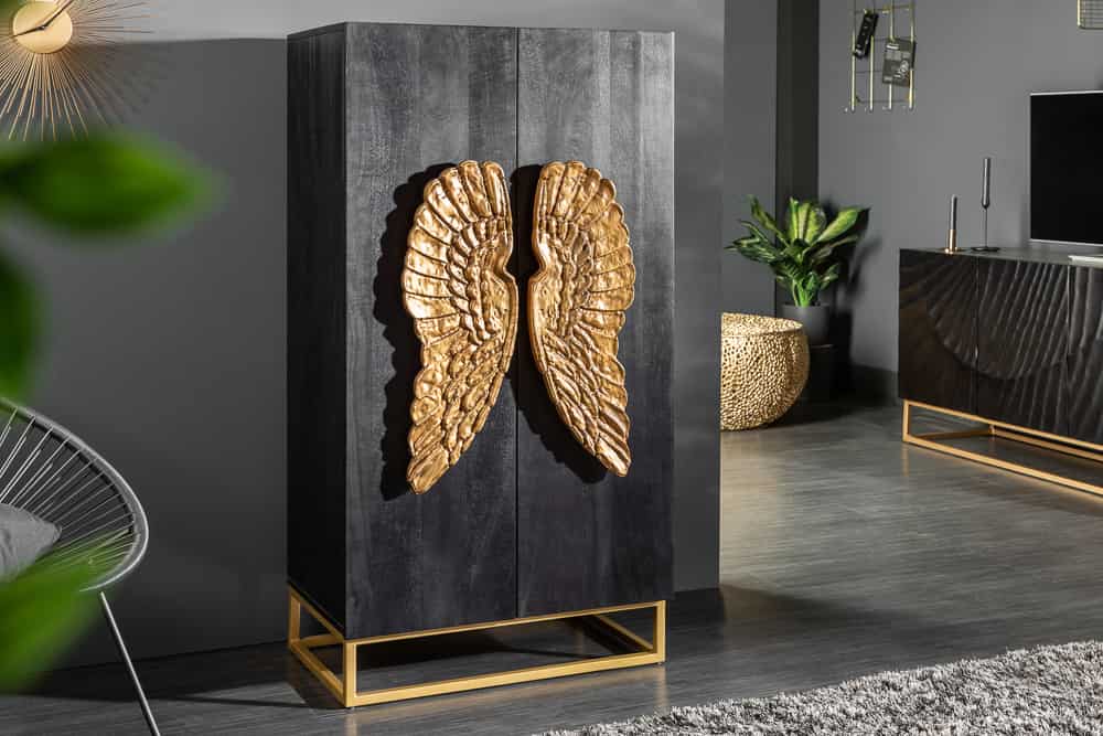 Extravagantes Highboard ANGEL 140cm schwarz Mangoholz mit goldenen Flügeln