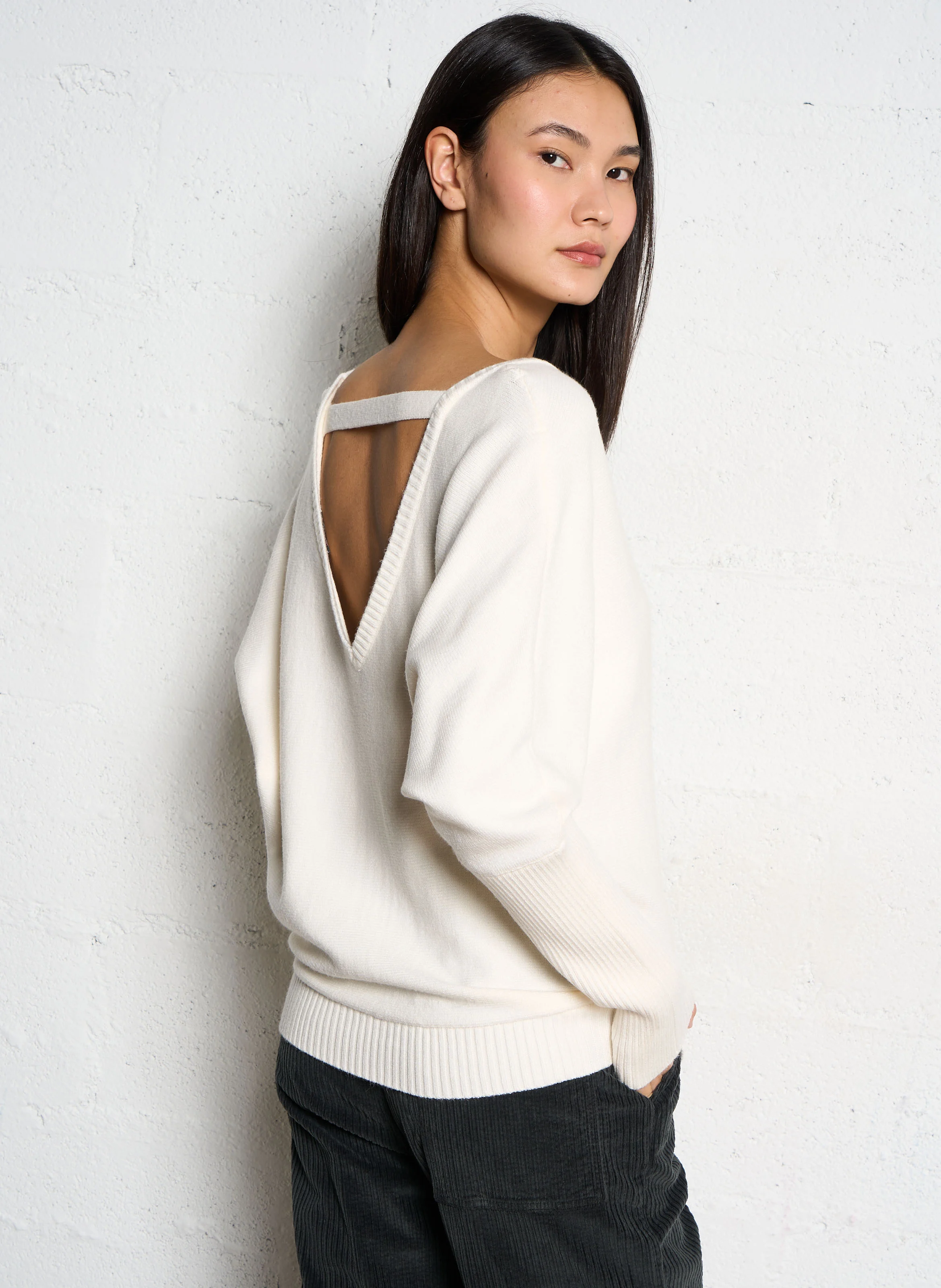 MKNOT - Pull col rond dos en V | Beige