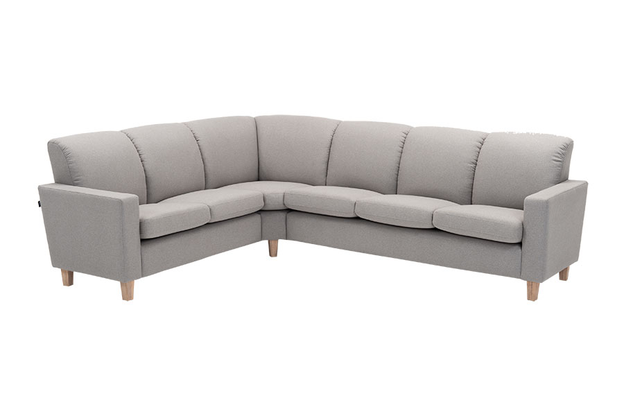 Moduli hjørnesofa 2- og 3-seter. I tekstil Whisper Grey med rygg uten søm, arm 4 og hvitoljede eikeben.