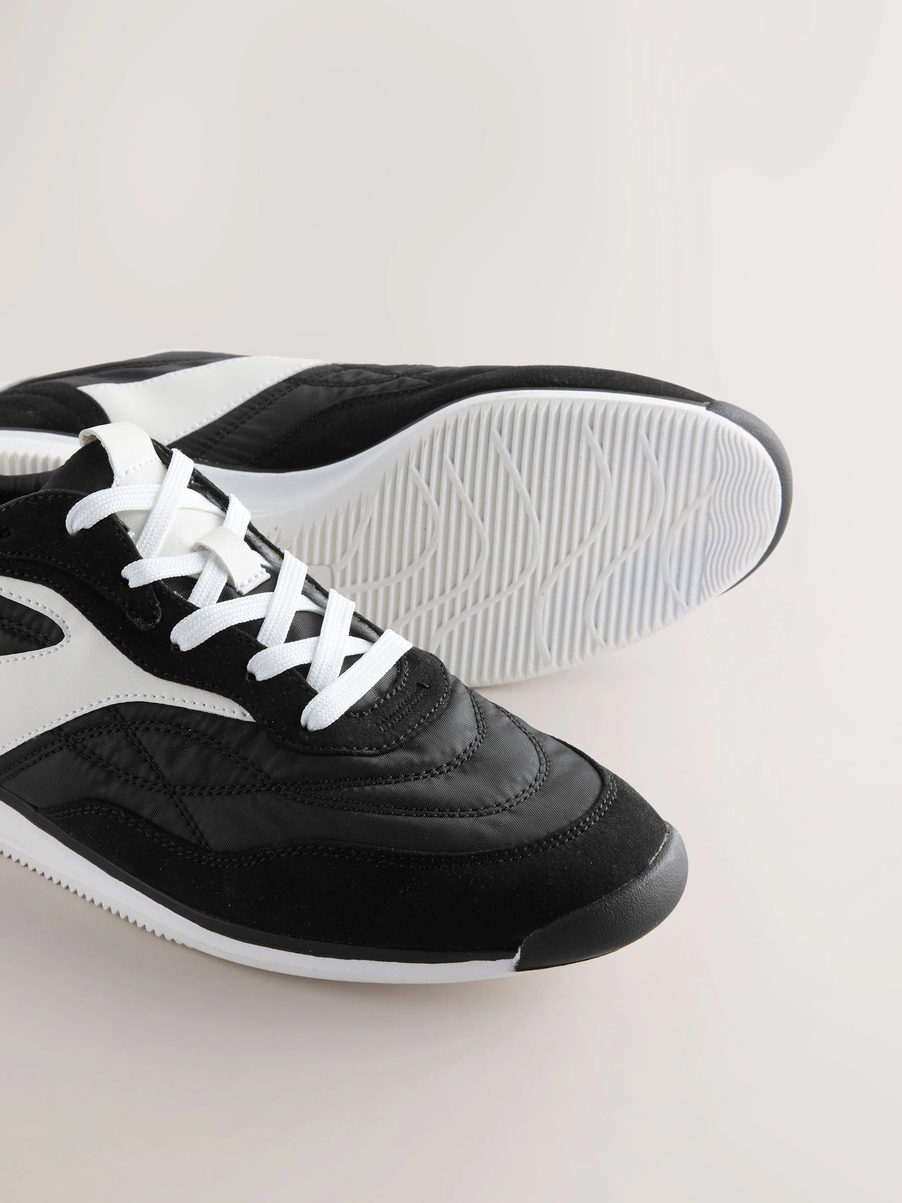 Zwart - Paneel Detail Vetersluiting Trainers