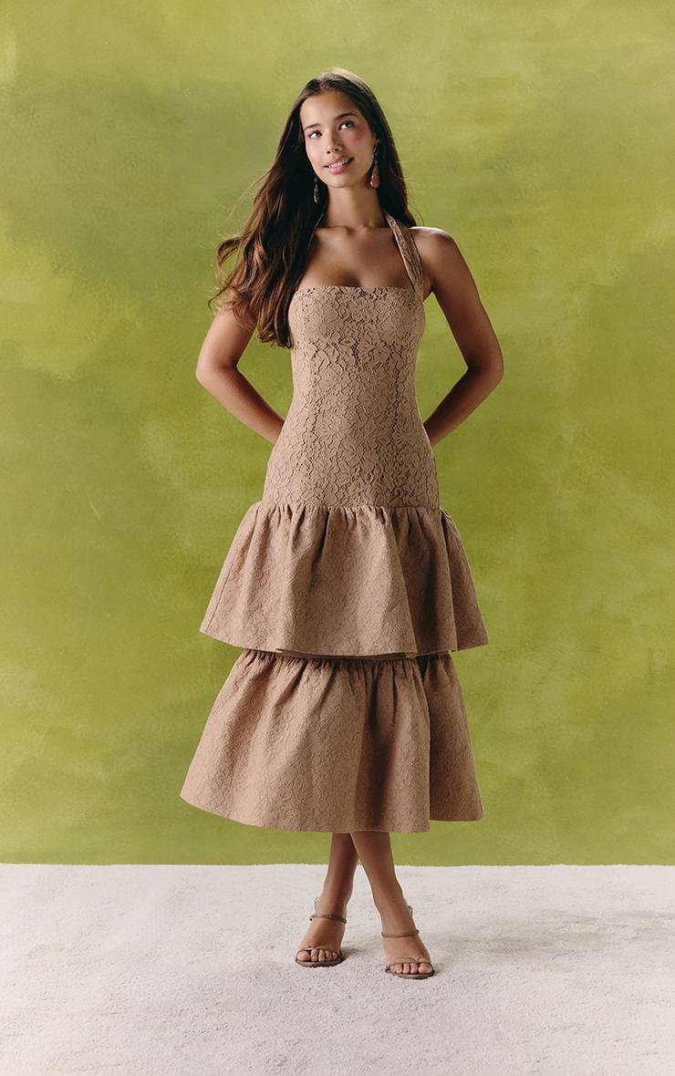 Sable Robe Midi À Col Licou En Dentelle Structurée Avec Ourlet Tombant Et Volants Étagés