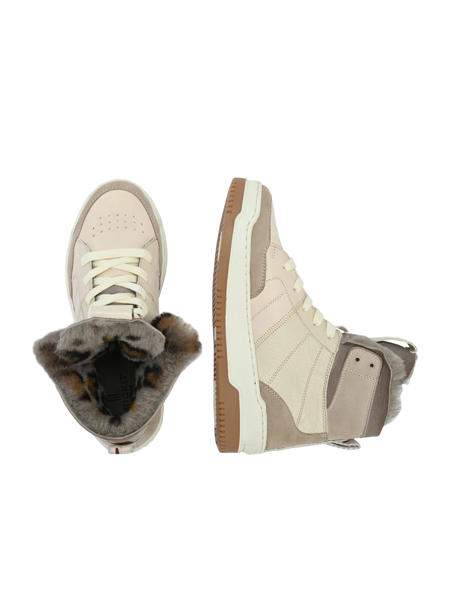 SNEAKER NAILA